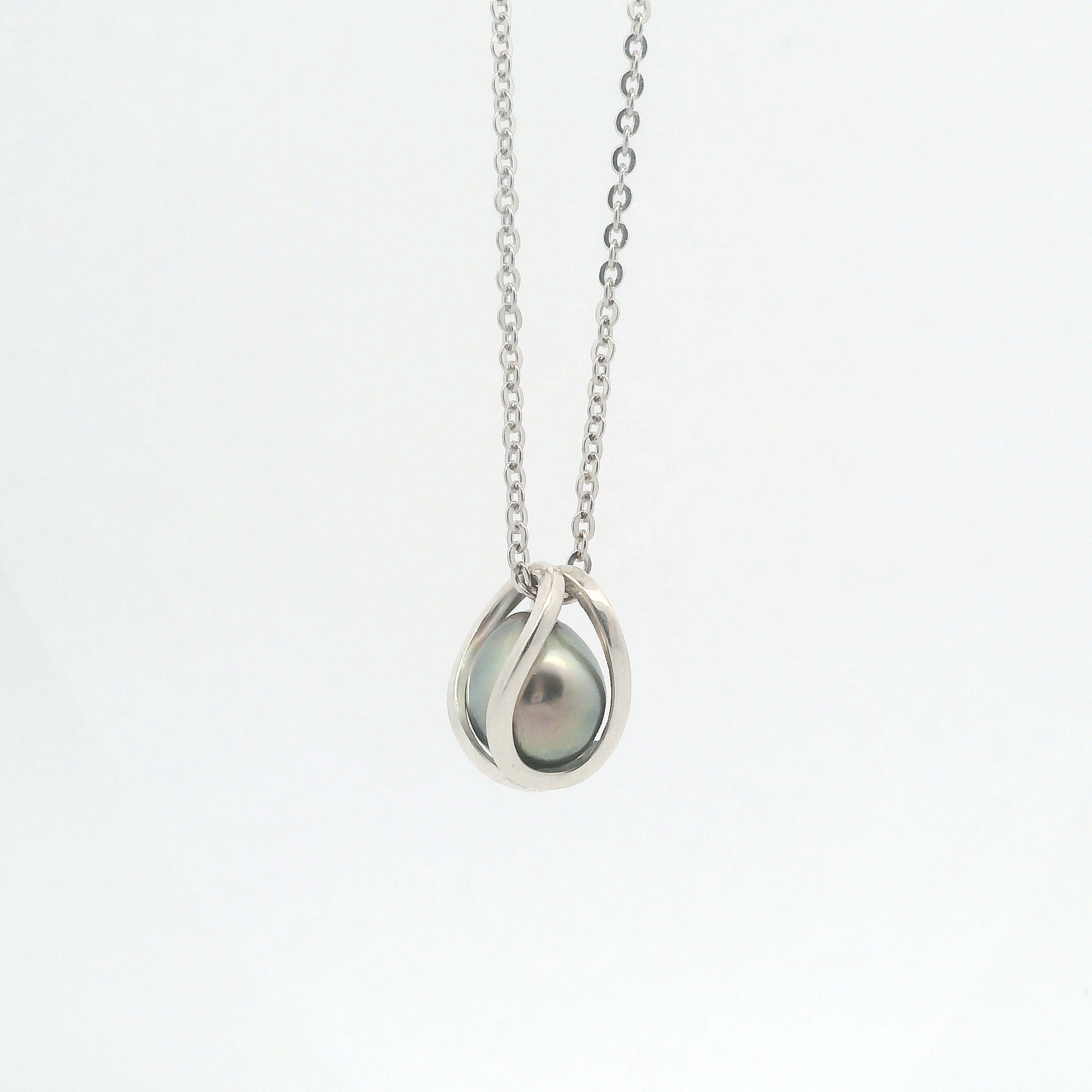 Custom made white gold black pearl necklace