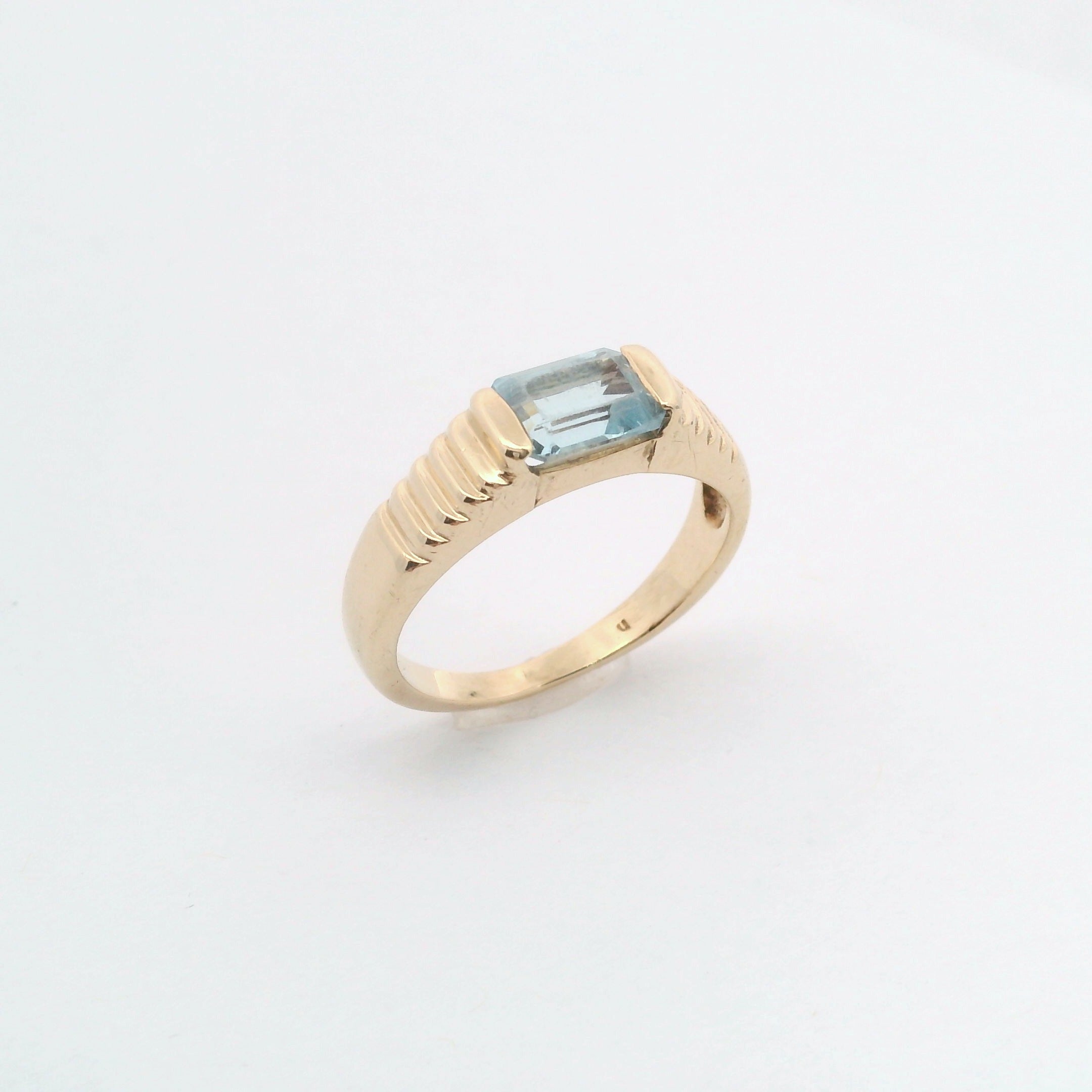 Vintage 10K Yellow Gold Blue Topaz East-West Ring with Ridged Band